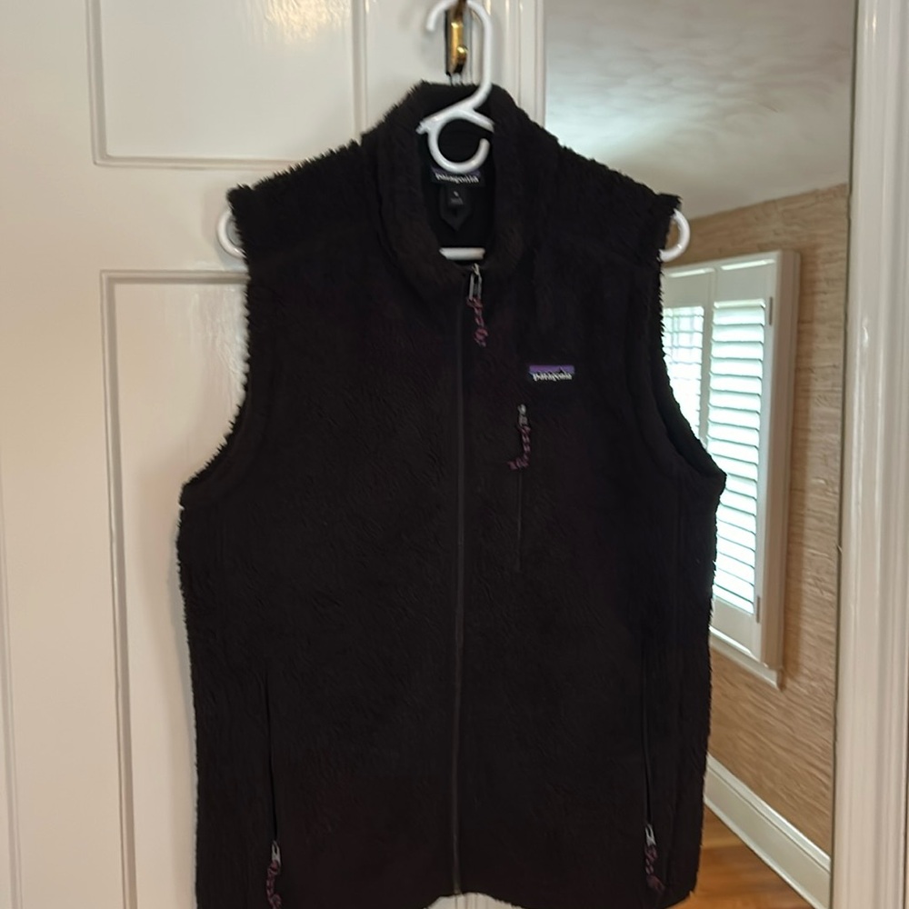 Patagonia men’s medium black fleece vest - like new